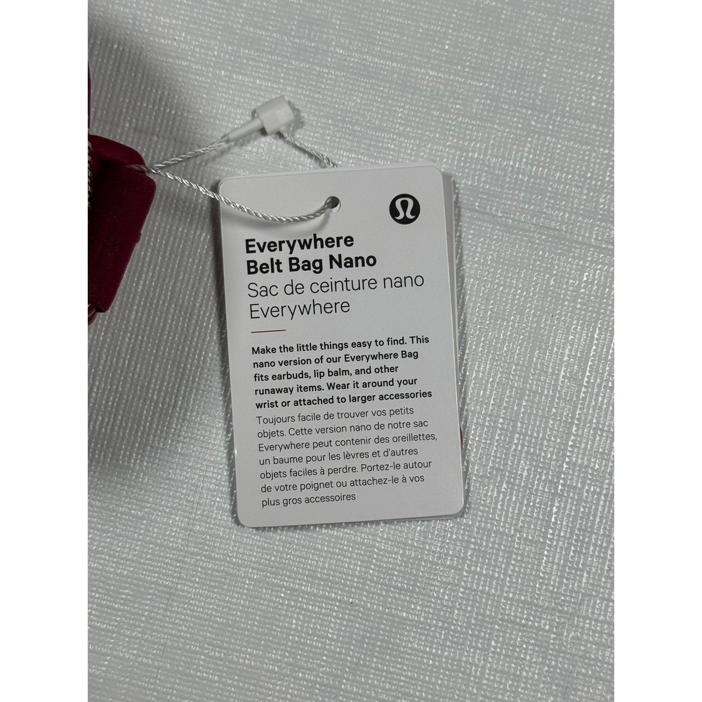Lululemon Everywhere Belt Bag Nano Berry Rumble / Gold - Picture 5 of 5